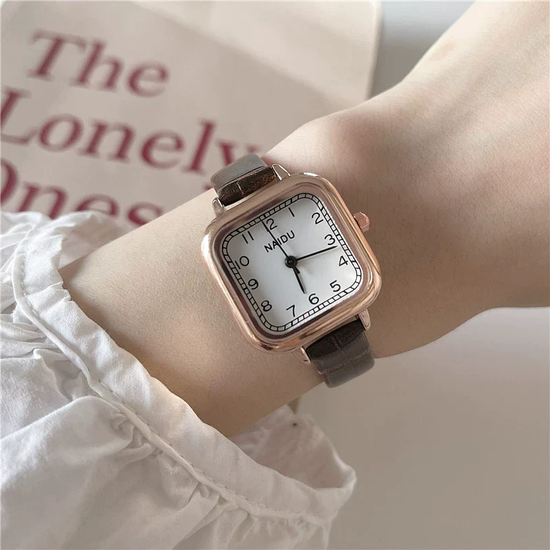 Women's Leisure Square Watch With Alloy Case And Imitation Leather Strap - Image 4