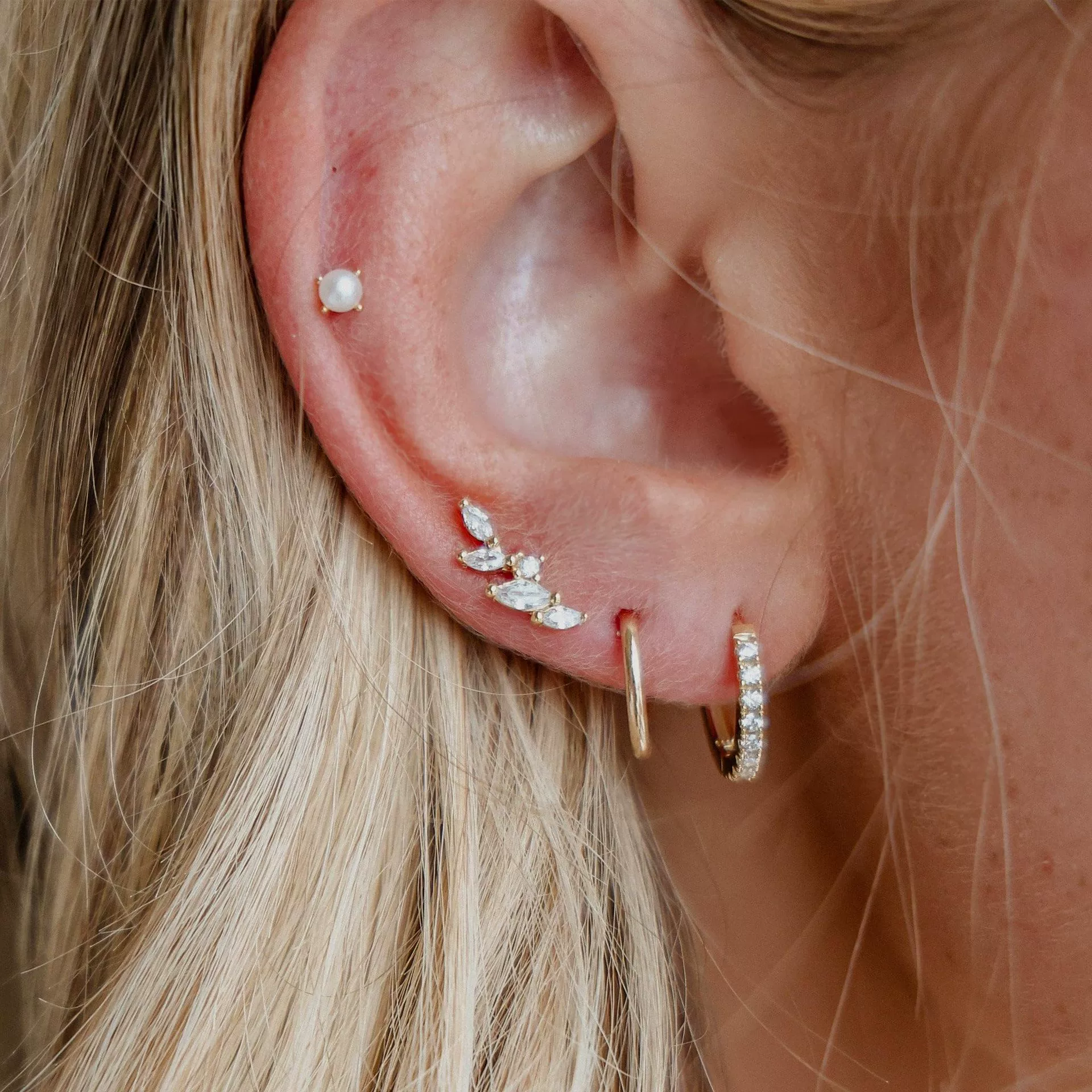 Women's Light Luxury French Style Pearl Earrings 925 Sterling Silver And Copper With Leaf Pattern And Zirconia Design - Image 4