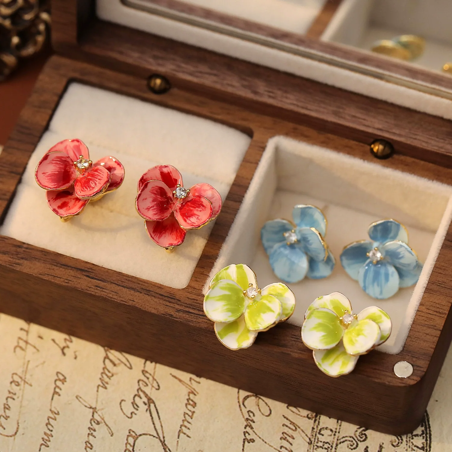 Women's Light Luxury Highend Elegant Copper Flower Electroplated Earrings - Image 3