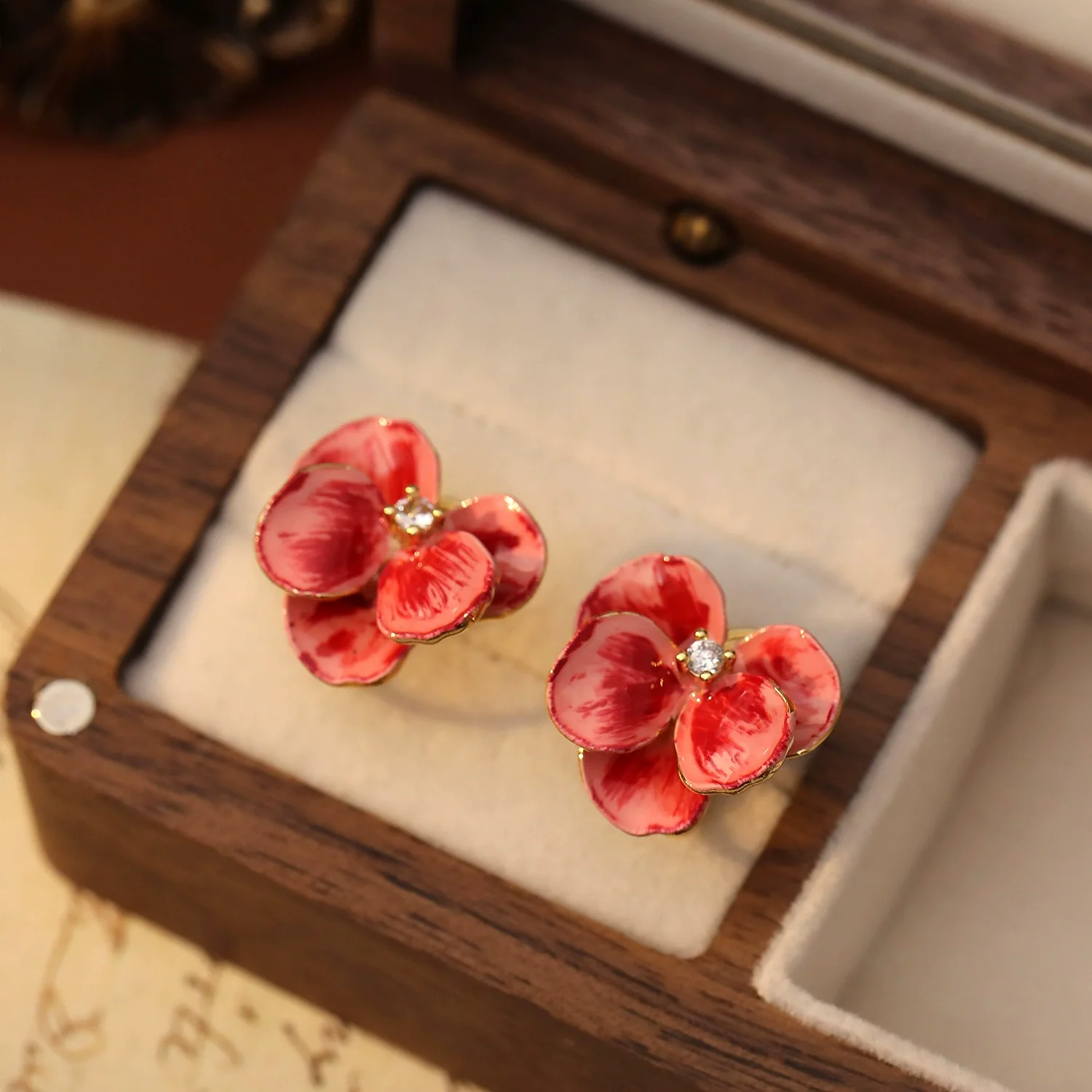 Women's Light Luxury Highend Elegant Copper Flower Electroplated Earrings - Image 7