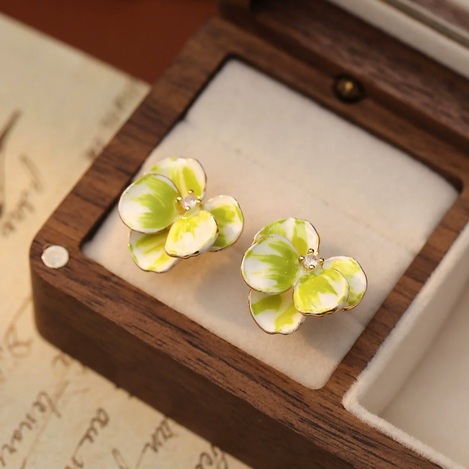 Women's Light Luxury Highend Elegant Copper Flower Electroplated Earrings - Image 8