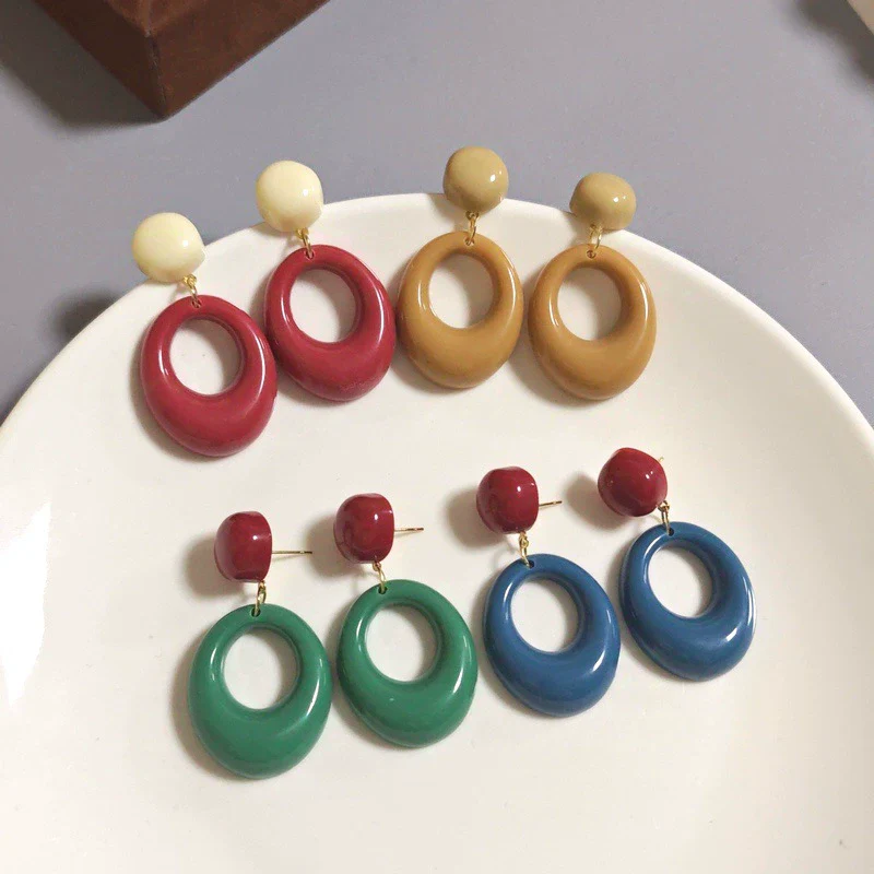 Women's Light Luxury Retro Style Zinc Alloy Geometric Circle Contrast Color Stud Earrings With Electroplating