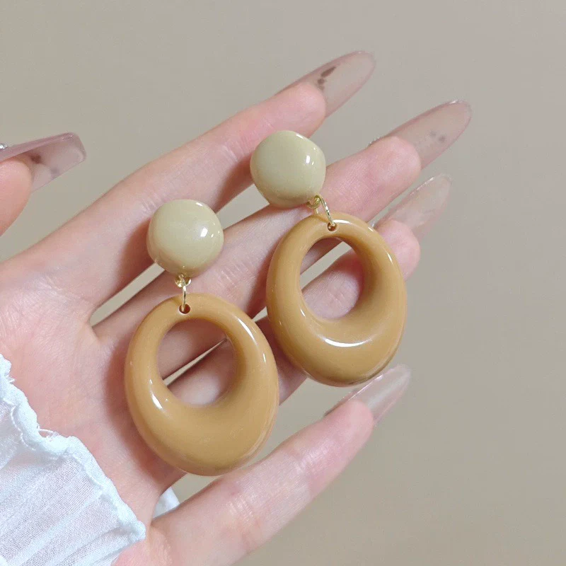 Women's Light Luxury Retro Style Zinc Alloy Geometric Circle Contrast Color Stud Earrings With Electroplating - Image 7