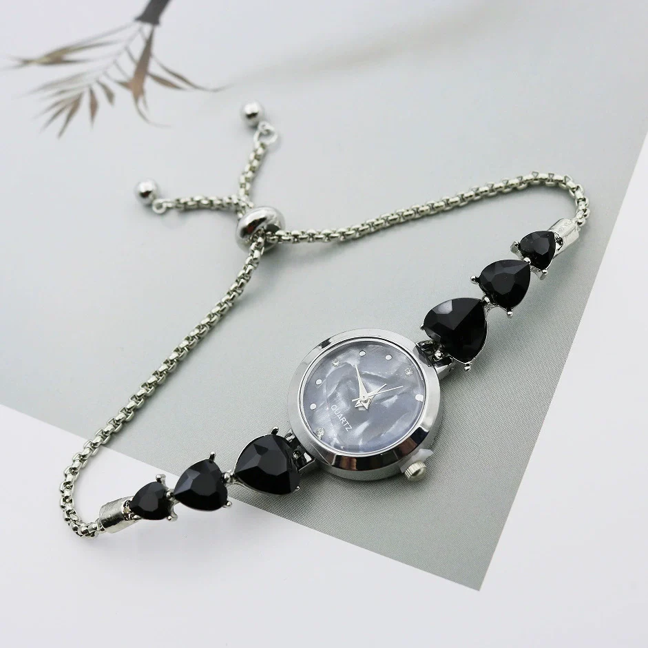 Women's Luxury Retro Round Alloy And Stainless Steel Bracelet Watch - Image 18