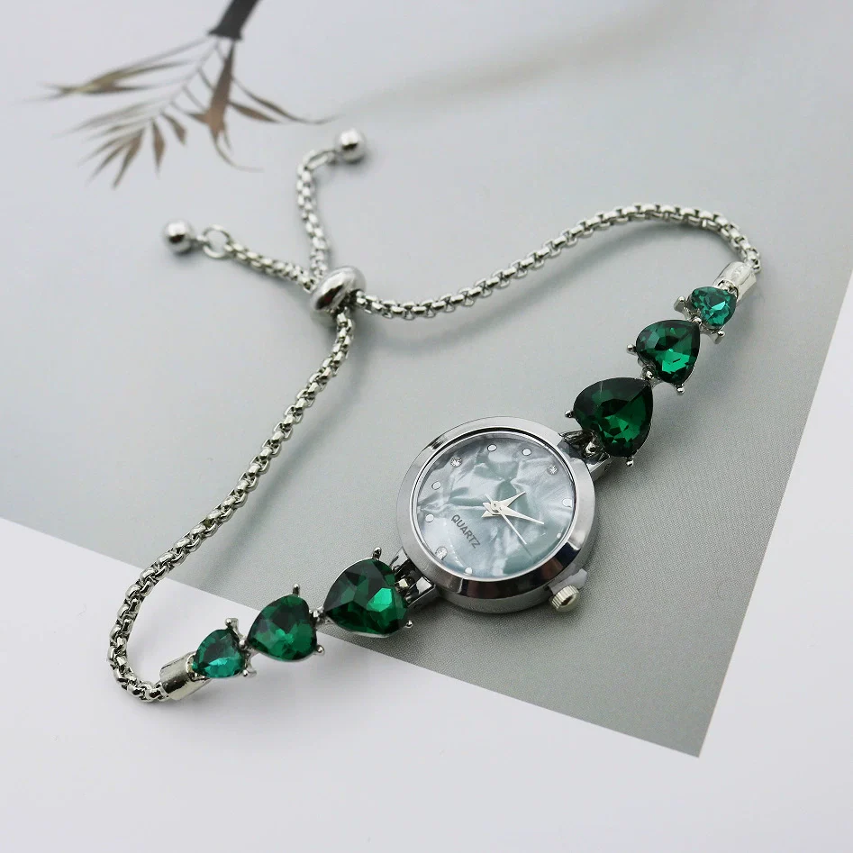 Women's Luxury Retro Round Alloy And Stainless Steel Bracelet Watch - Image 2