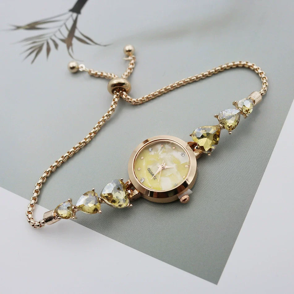Women's Luxury Retro Round Alloy And Stainless Steel Bracelet Watch - Image 4