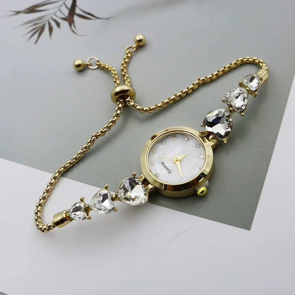 Women's Luxury Retro Round Alloy And Stainless Steel Bracelet Watch - Image 6