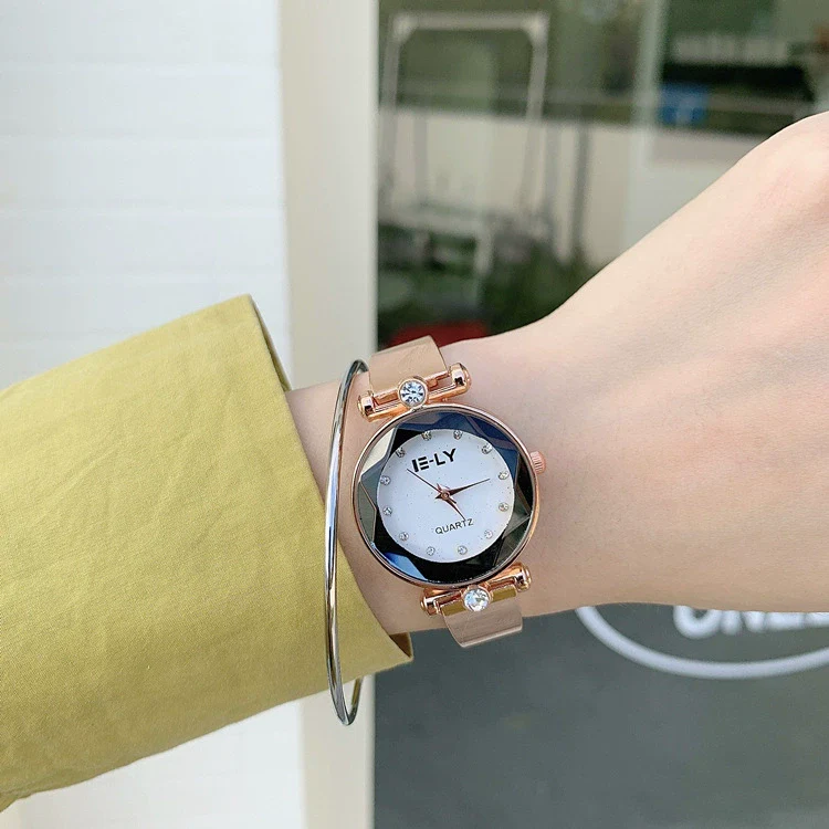 Women's Luxury Style Alloy Case Bracelet Watch With Ordinary Glass Mirror - Image 6