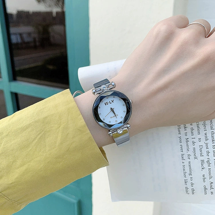 Women's Luxury Style Alloy Case Bracelet Watch With Ordinary Glass Mirror - Image 8