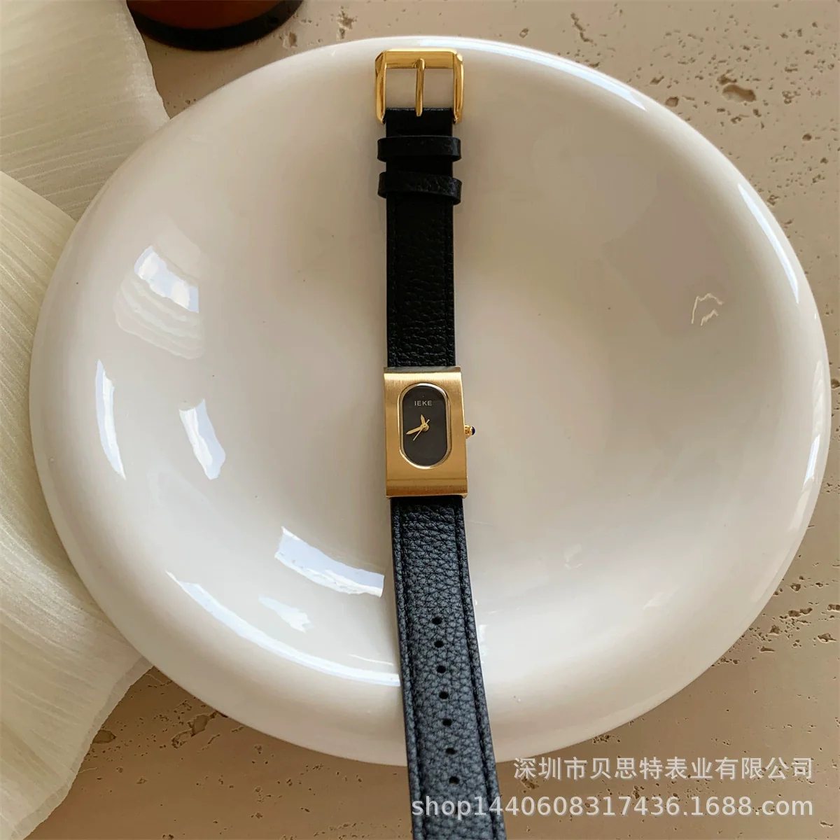 Women's Medieval Style Alloy Case Rectangular Quartz Watch - Image 2