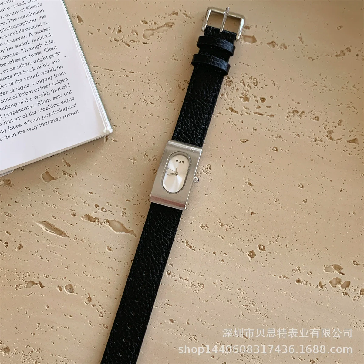 Women's Medieval Style Alloy Case Rectangular Quartz Watch - Image 6