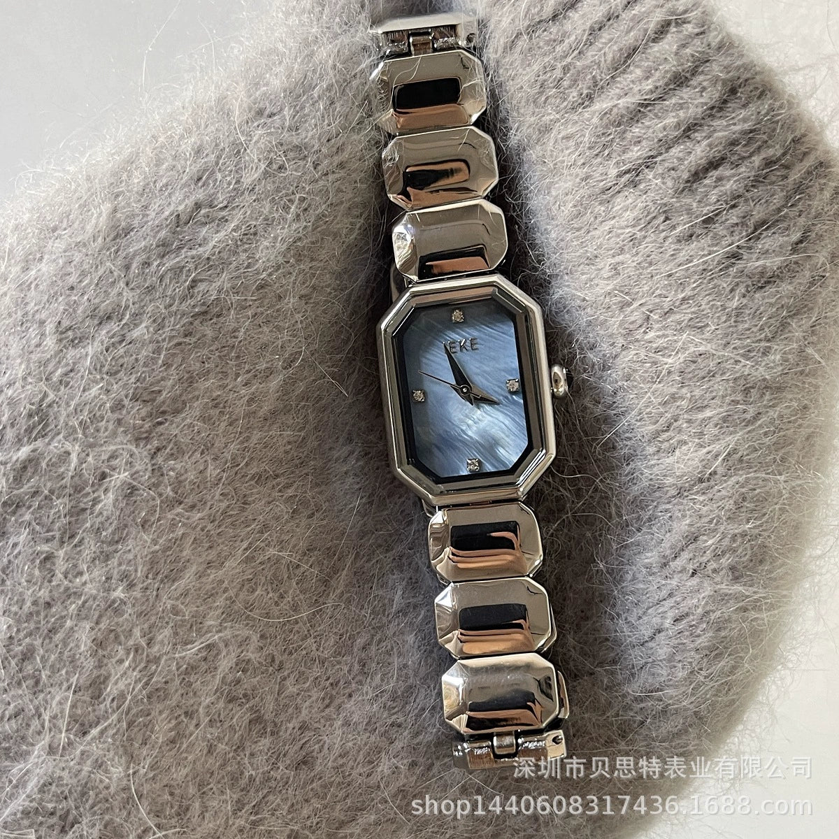 Women's Metal Alloy Stainless Steel Band Round Dial Romantic Elegant Fashionable Watch - Image 2