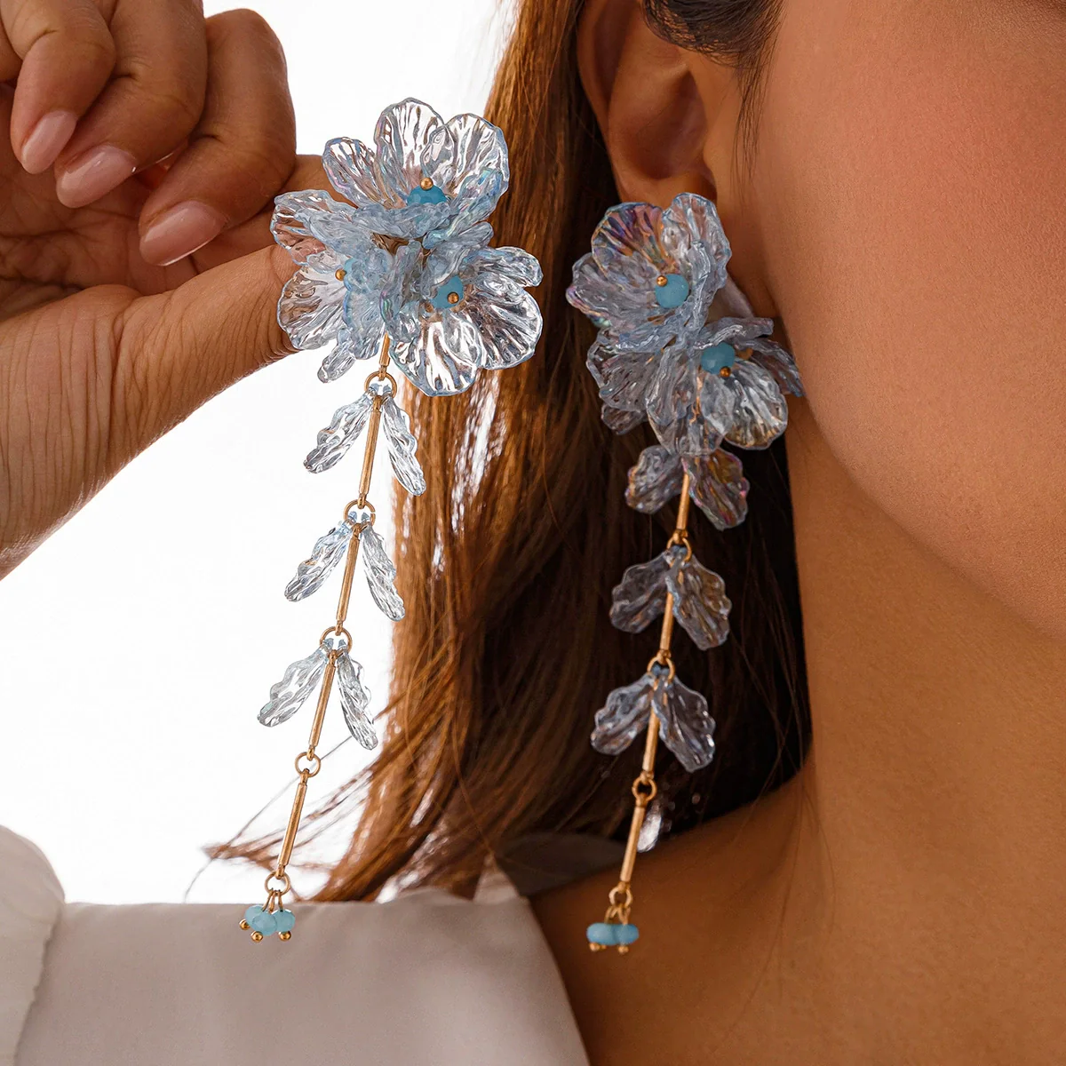 Women's Metal And Plastic Flower Clavicle Necklace And Earrings - Image 4