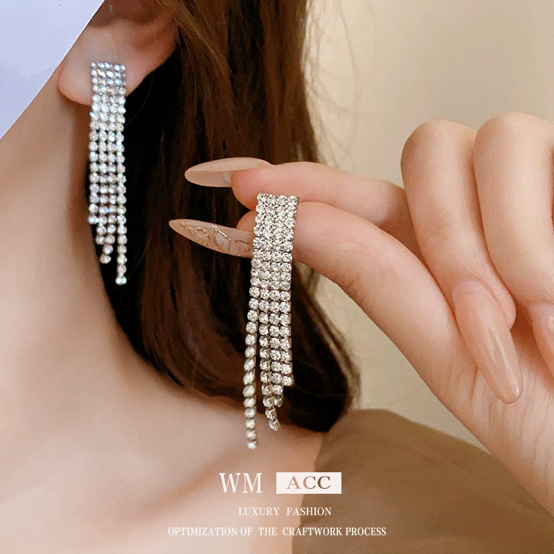 Women's Metal Clavicle Chain Jewelry With Diamondencrusted Water Drop Tassel And Zircon Pendant Natural Style - Image 3
