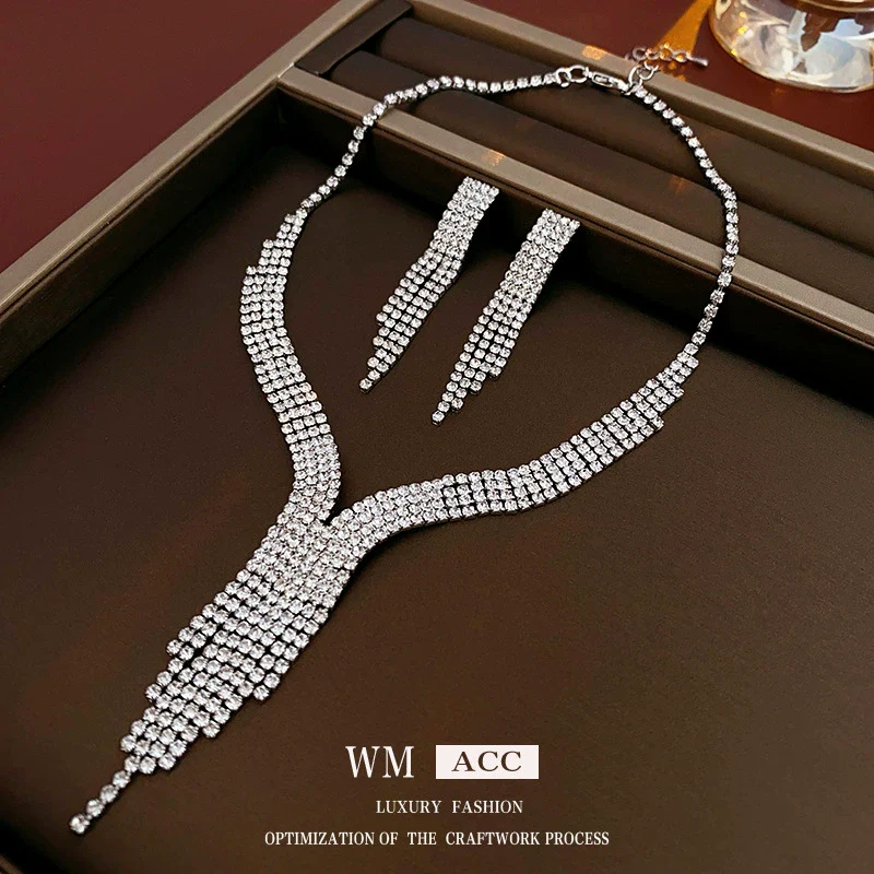 Women's Metal Clavicle Chain Jewelry With Diamondencrusted Water Drop Tassel And Zircon Pendant Natural Style - Image 4