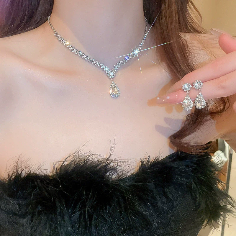 Women's Metal Clavicle Chain Jewelry With Diamondencrusted Water Drop Tassel And Zircon Pendant Natural Style - Image 9