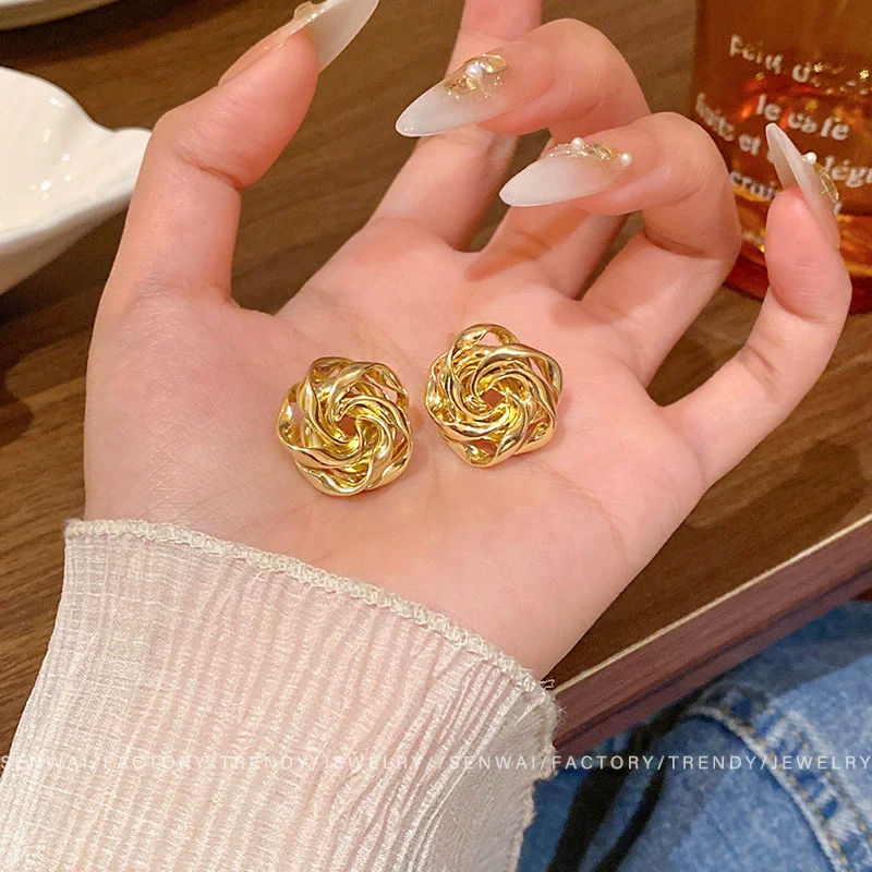 Women's Metal Electroplated Hollow Flower Stud Earrings - Image 6