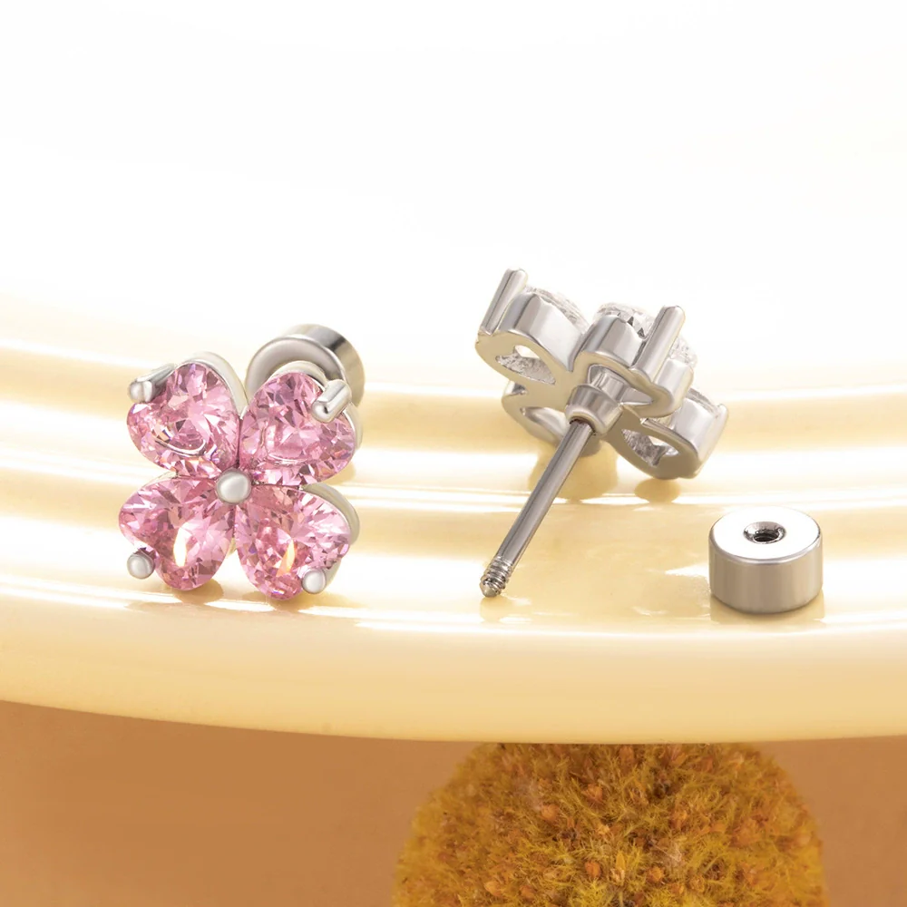 Women's Metal Electroplated Sweet Love Lucky Grass Style Ear Nail