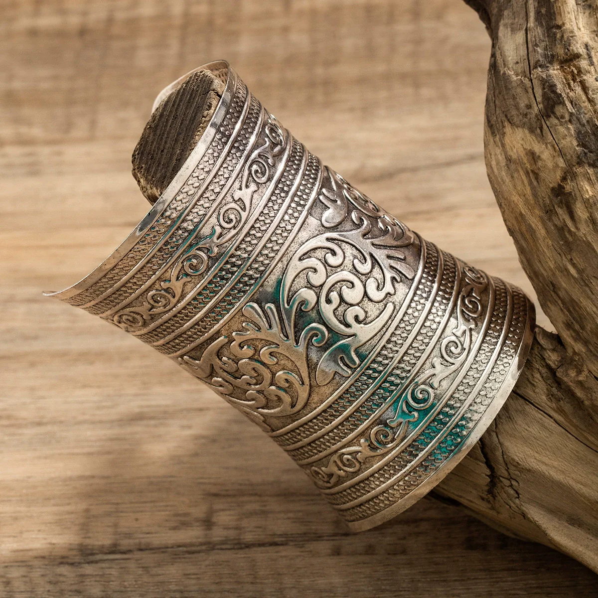 Women's Metal Punk Style Open Carved Pattern Adjustable Coil Bracelet With Electroplating - Image 4