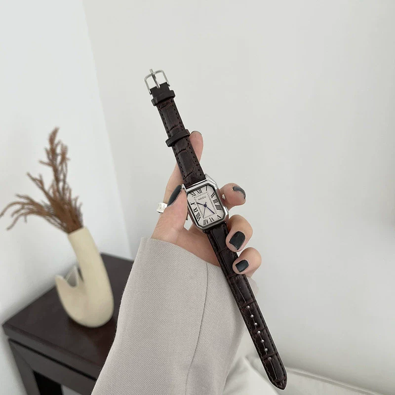 Women's Metal Rectangular Retro Roman Dial Quartz Watch Simple Elegant Leisure Style - Image 2