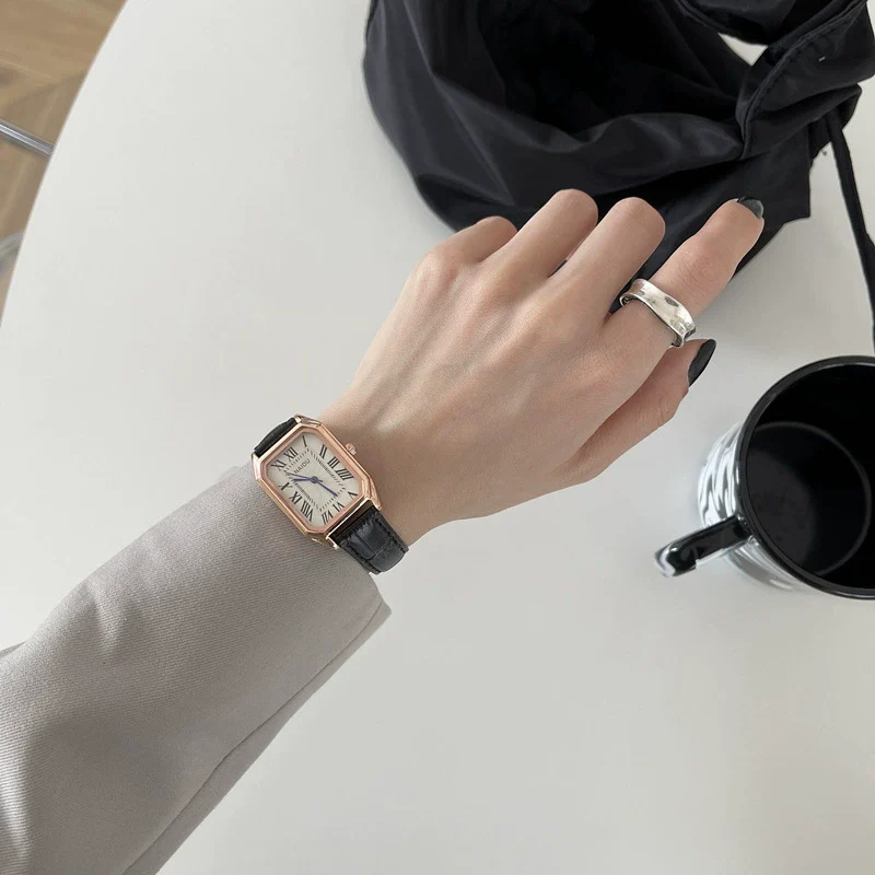 Women's Metal Rectangular Retro Roman Dial Quartz Watch Simple Elegant Leisure Style - Image 3