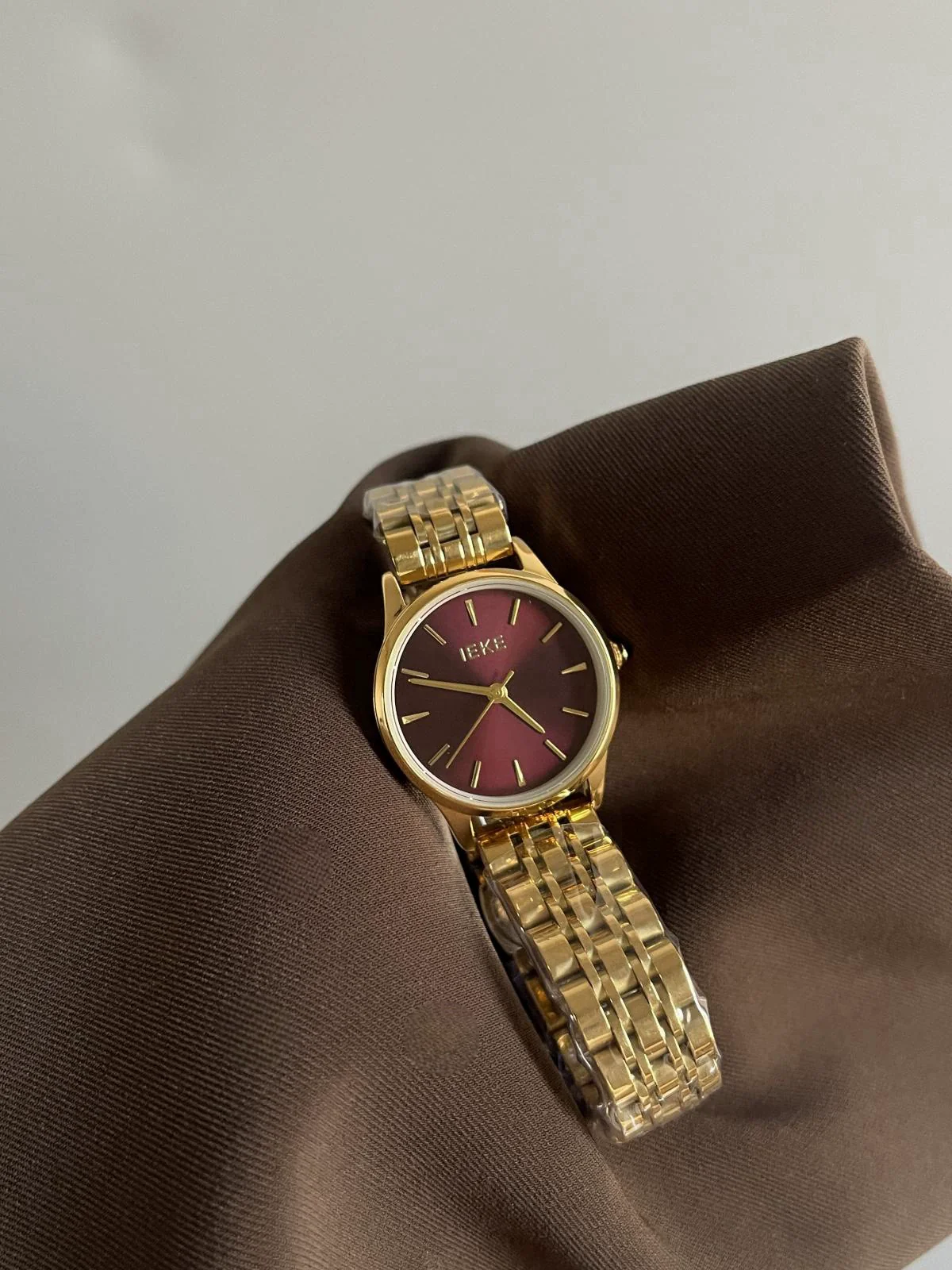 Women's Metal Steel Band Quartz Watch Medieval Style Alloy Case Ordinary Glass Mirror Printed Logo - Image 16