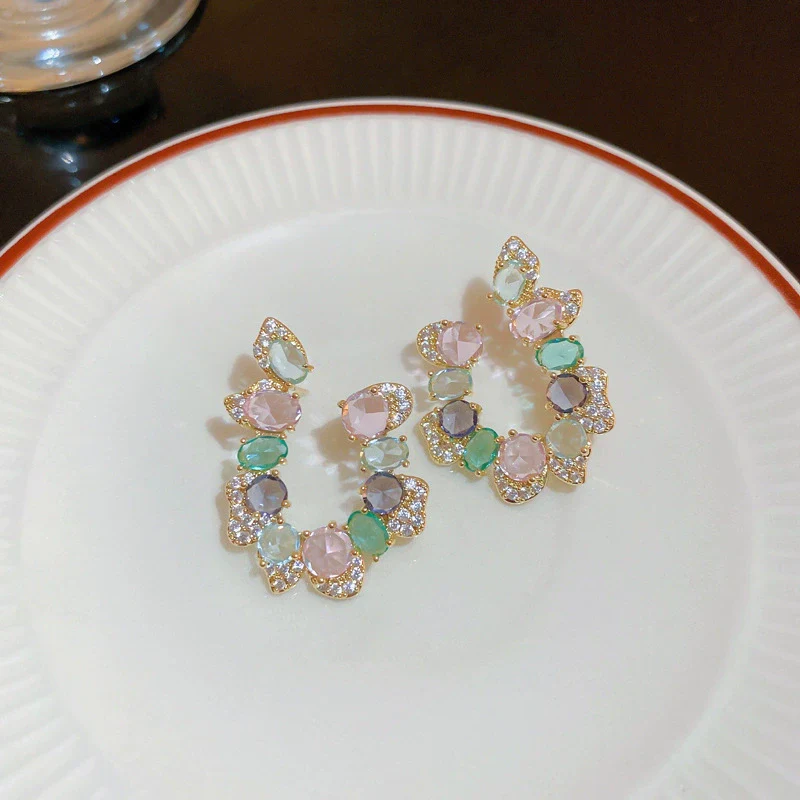 Women's Metal Ushaped Geometric Simple Retro Trendy Diamond Earrings - Image 6