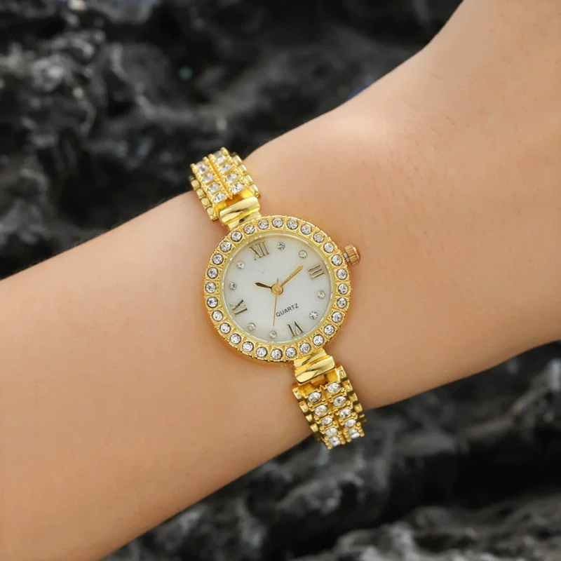Women's Metal Watch Round Diamondencrusted Fashion Style - Image 3
