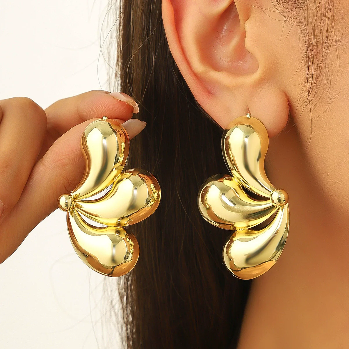 Women's Metallic Geometric Earrings With Electroplating Heart Rhombus Drop Shape Heavy Industry Niche Exaggerated Fashion Personality - Image 2
