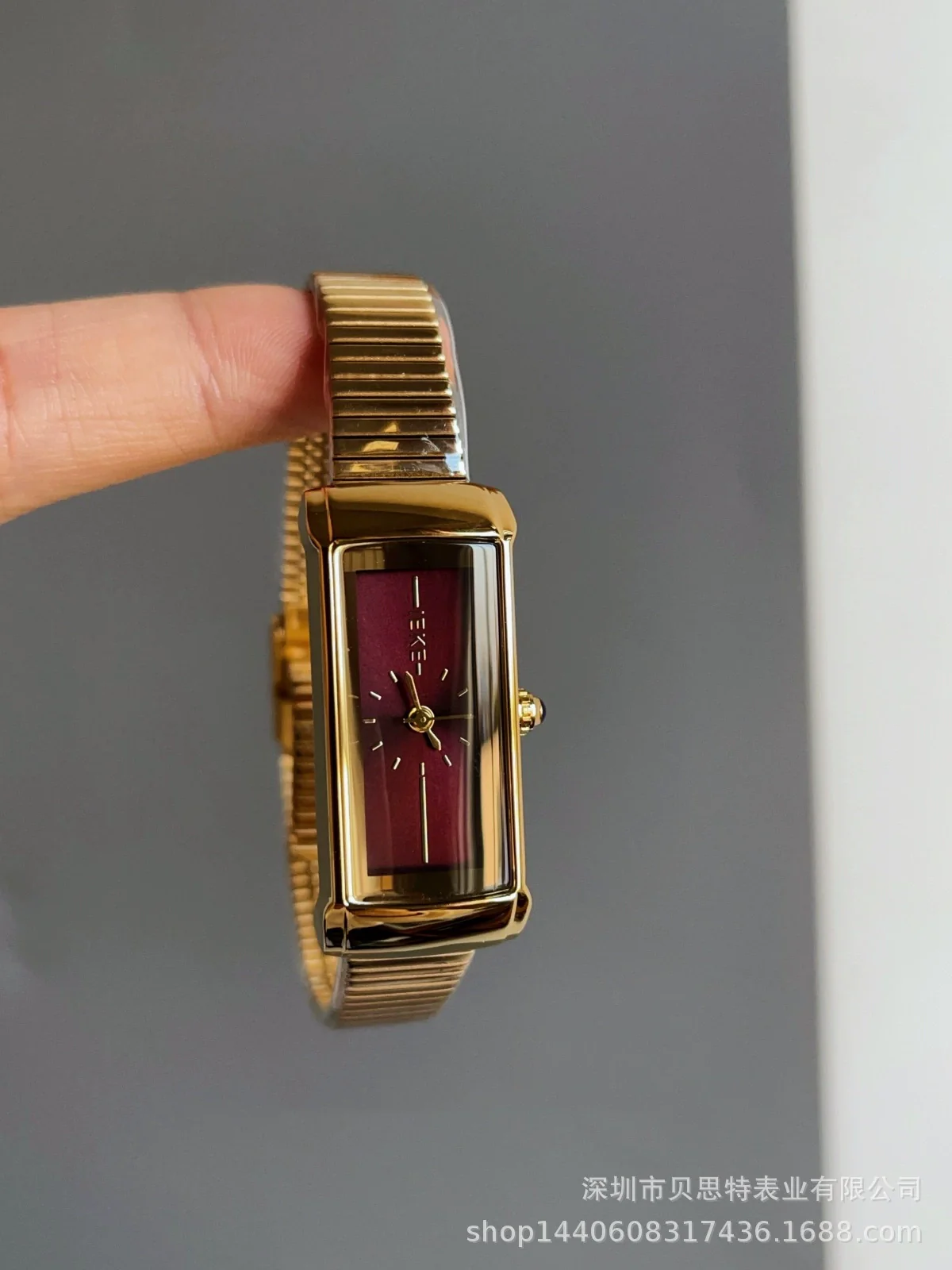 Women's Midcentury Style Alloy Case Quartz Watch With Golden Monkey Strap - Image 7