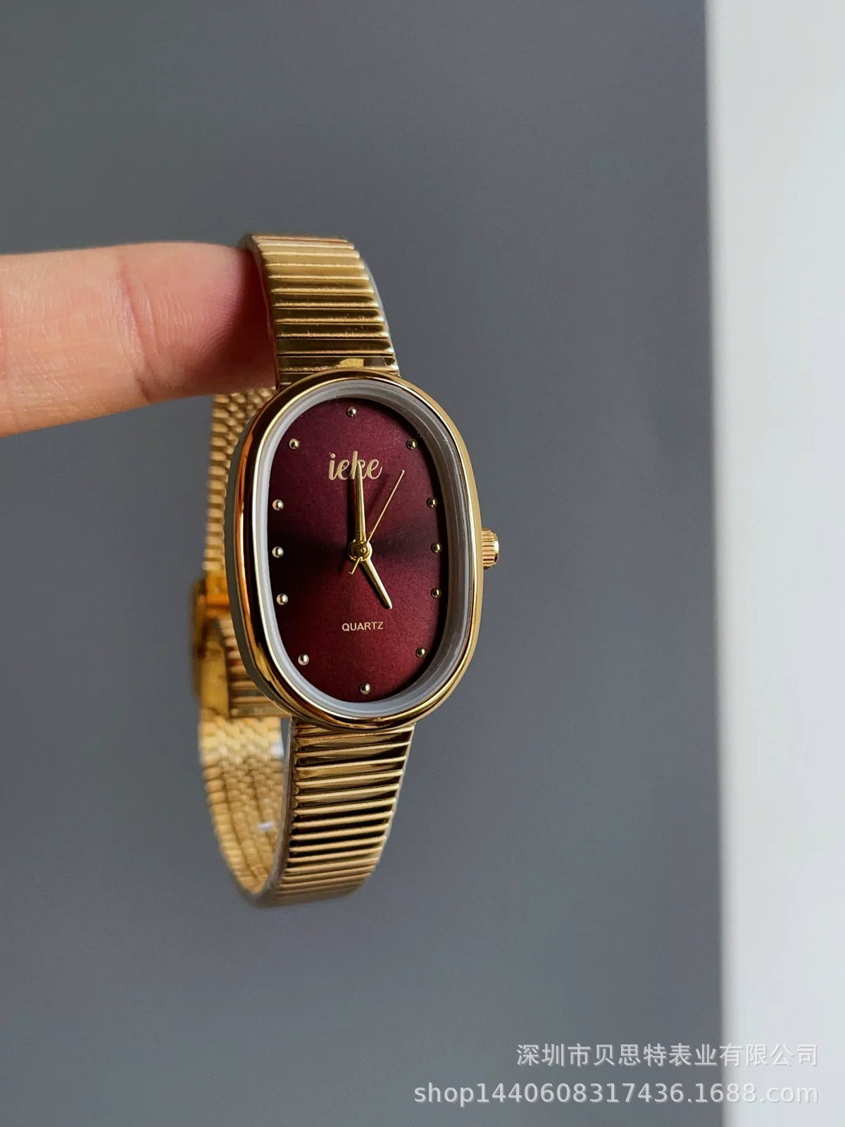 Women's Midcentury Style Alloy Case Quartz Watch With Golden Monkey Strap - Image 8