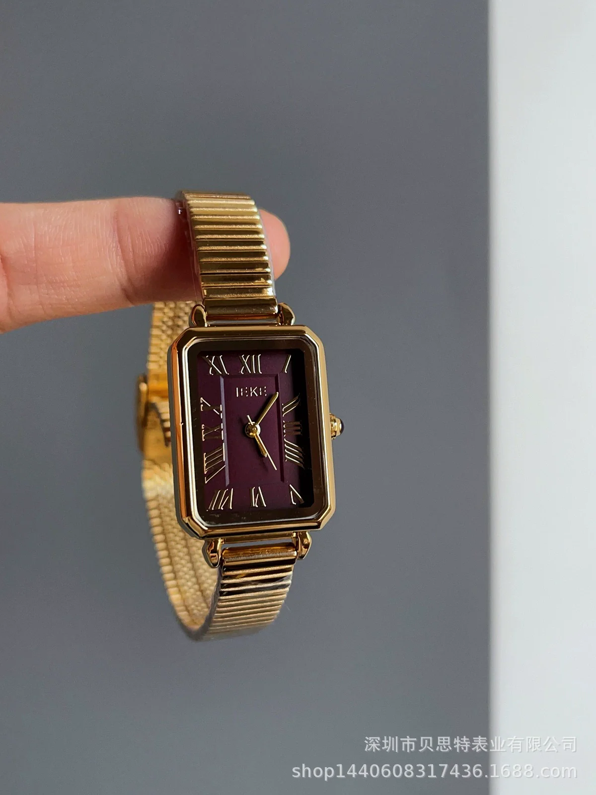 Women's Midcentury Style Alloy Case Quartz Watch With Golden Monkey Strap - Image 9