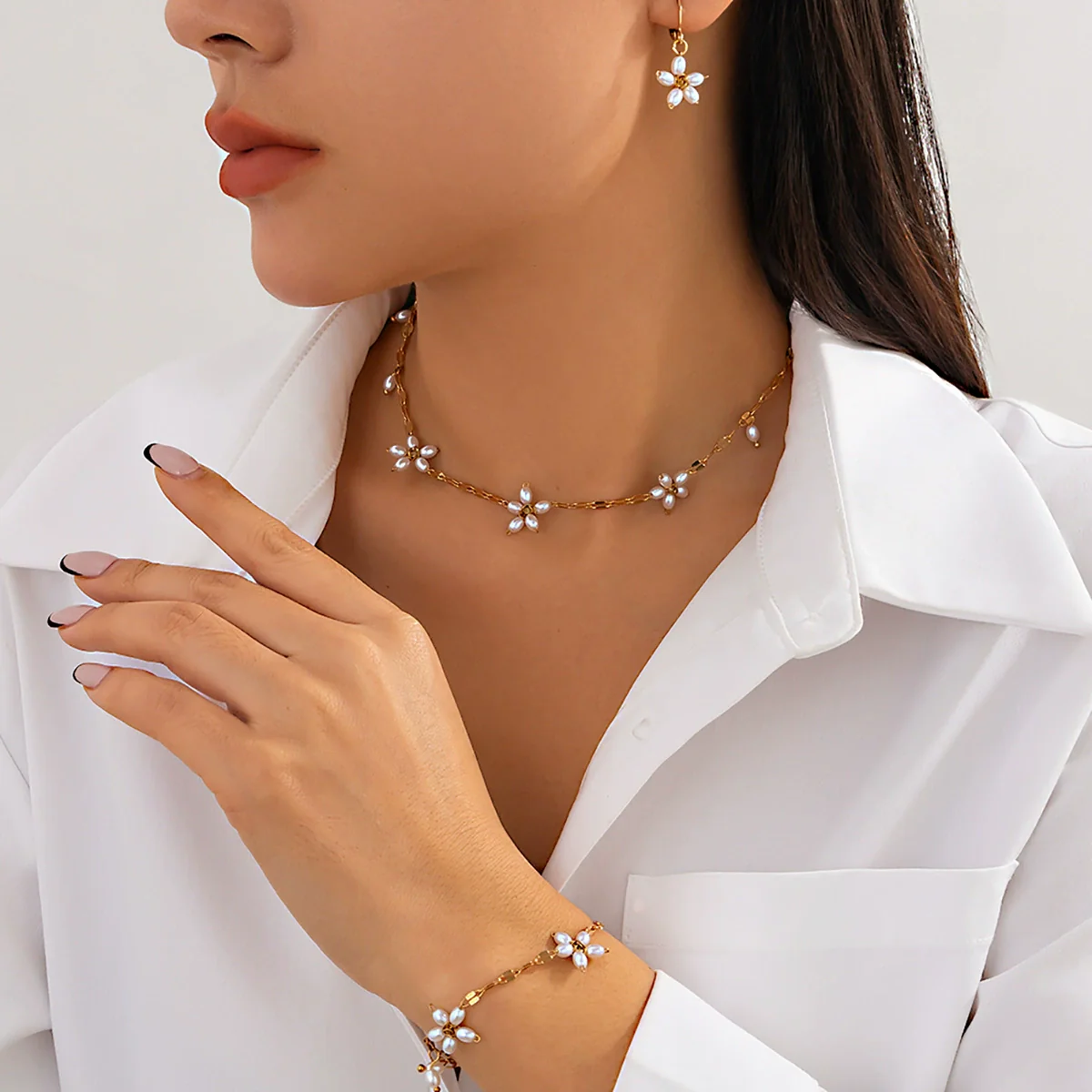 Women's Minimalist Handmade Imitation Pearl Flower Collarbone Necklace With Metal Thin Chain