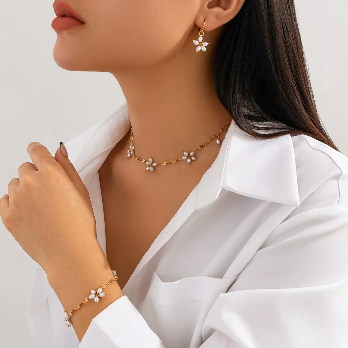Women's Minimalist Handmade Imitation Pearl Flower Collarbone Necklace With Metal Thin Chain - Image 3