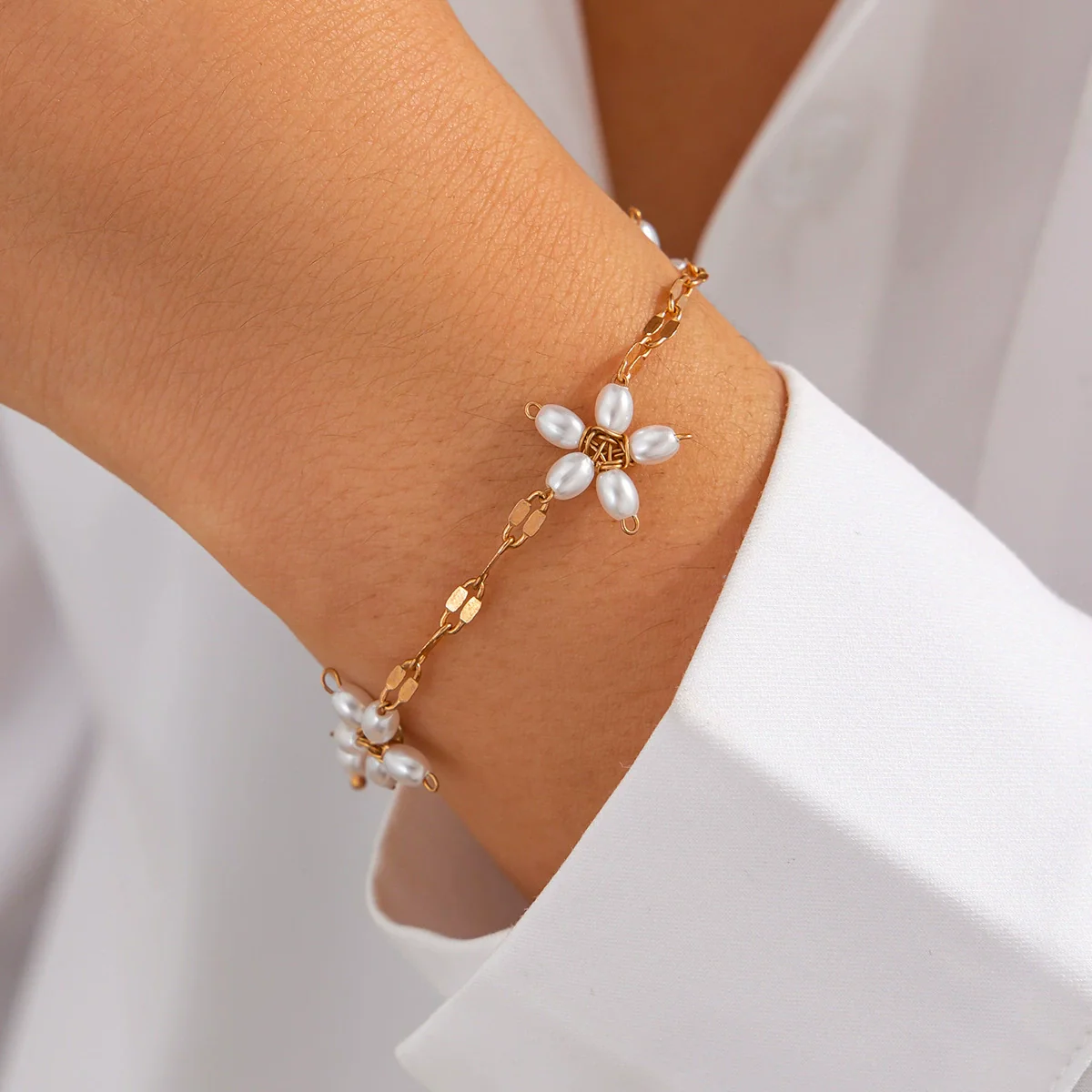 Women's Minimalist Handmade Imitation Pearl Flower Collarbone Necklace With Metal Thin Chain - Image 6