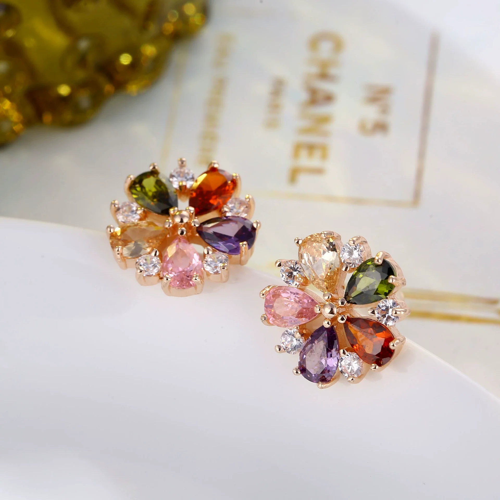 Women's Minimalist Plant Flowers Gold Plated Copper And Artificial Zircon Necklace And Earrings Set - Image 6
