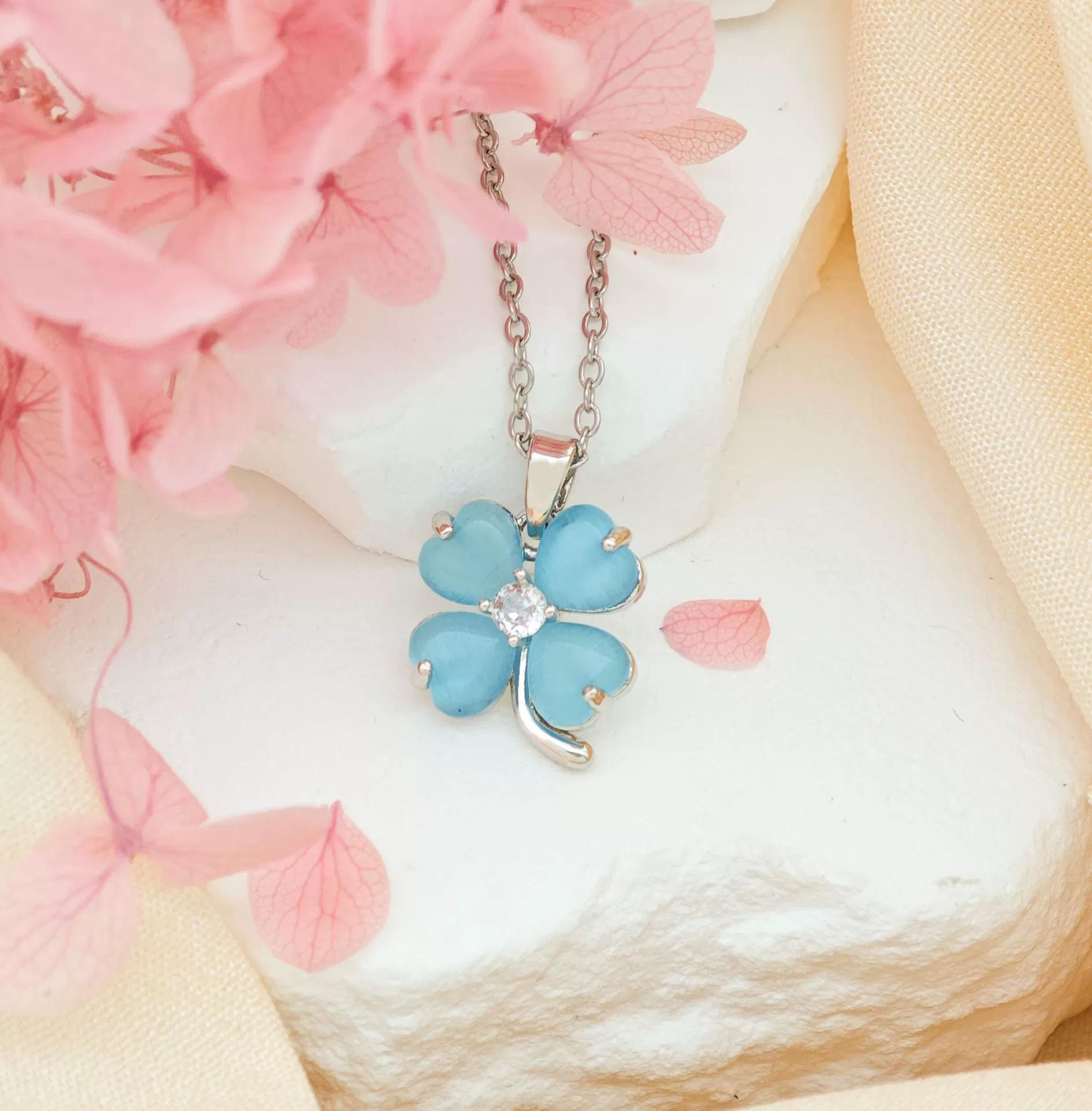 Women's Minimalist Titanium Steel Necklace With Cat's Eye And Fourleaf Clover Real Gold Plated And Enhanced Color Retention - Image 10