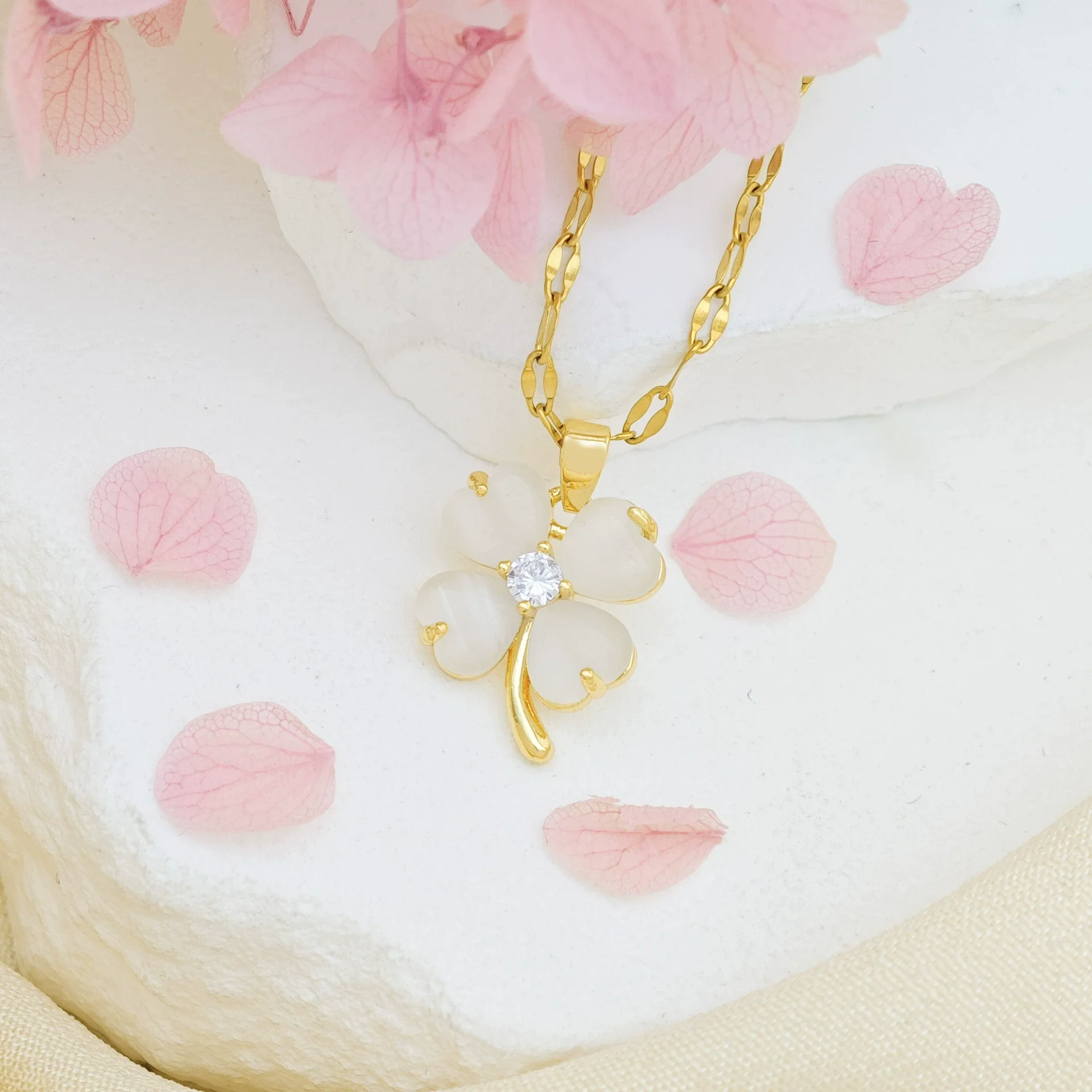 Women's Minimalist Titanium Steel Necklace With Cat's Eye And Fourleaf Clover Real Gold Plated And Enhanced Color Retention - Image 12