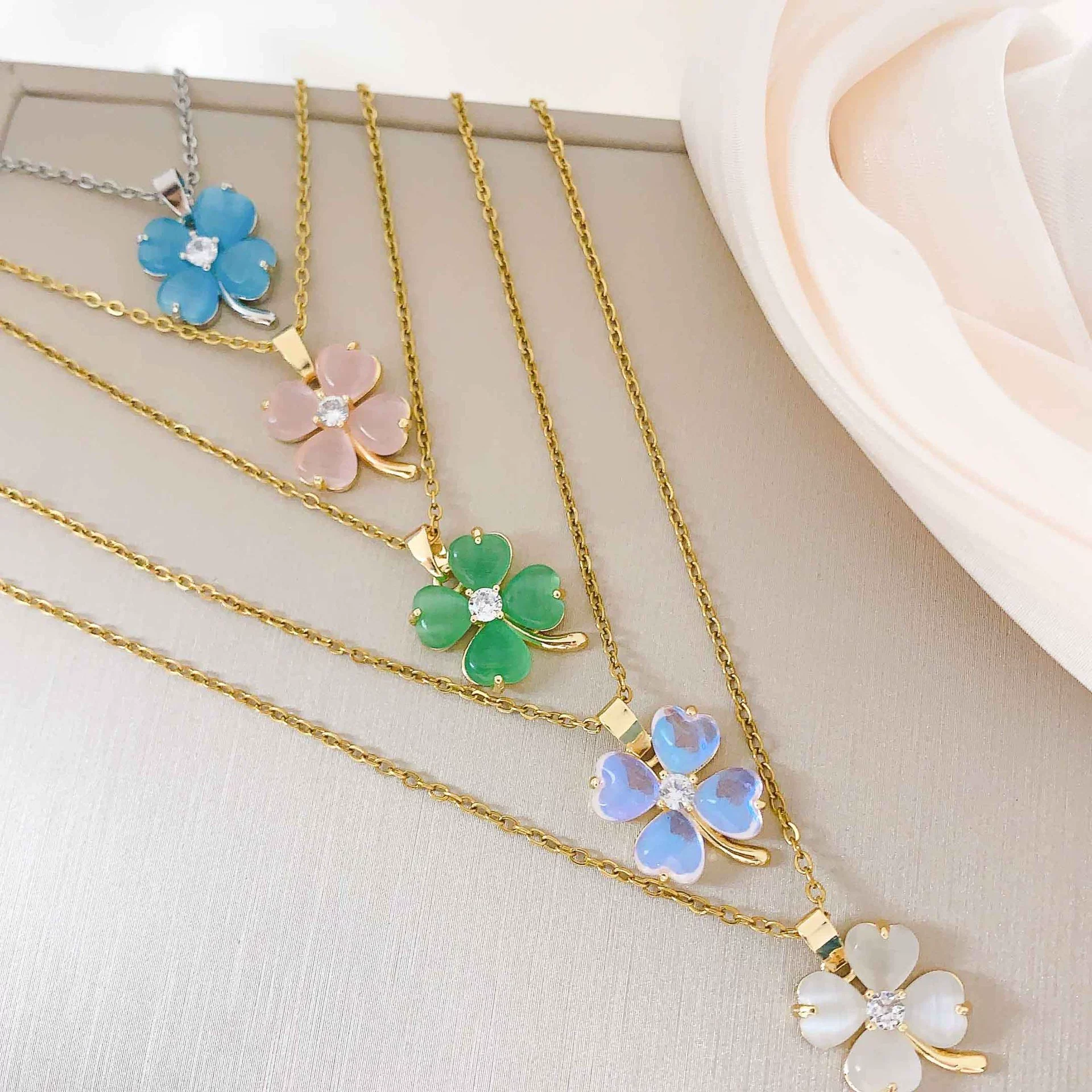 Women's Minimalist Titanium Steel Necklace With Cat's Eye And Fourleaf Clover Real Gold Plated And Enhanced Color Retention - Image 2