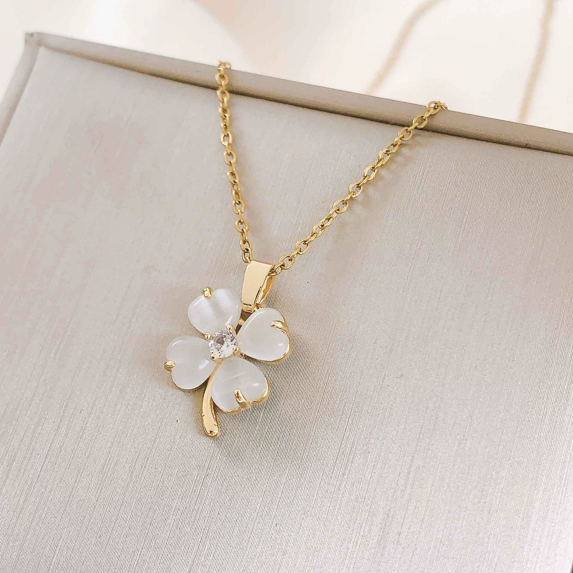 Women's Minimalist Titanium Steel Necklace With Cat's Eye And Fourleaf Clover Real Gold Plated And Enhanced Color Retention - Image 6
