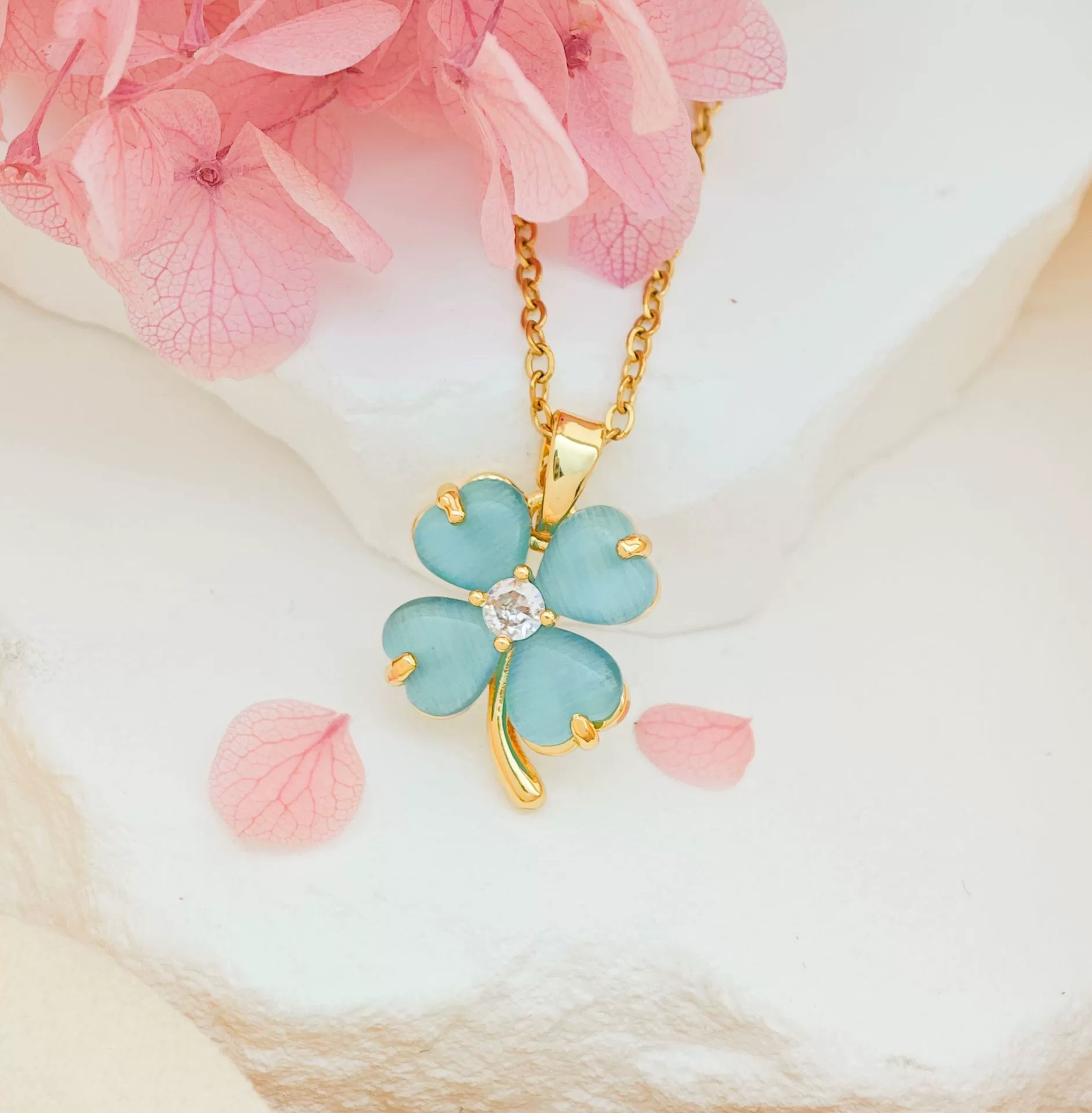 Women's Minimalist Titanium Steel Necklace With Cat's Eye And Fourleaf Clover Real Gold Plated And Enhanced Color Retention - Image 9
