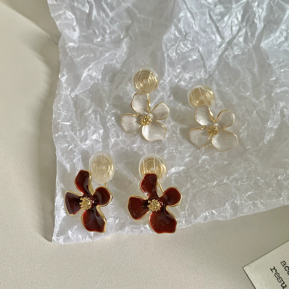 Women's Nonpiercing Clip Ear Studs Copper Electroplated Geometric Pearl White Oil Painting Flower Temperament Mosquito Repellent Incense Plate Style - Image 3