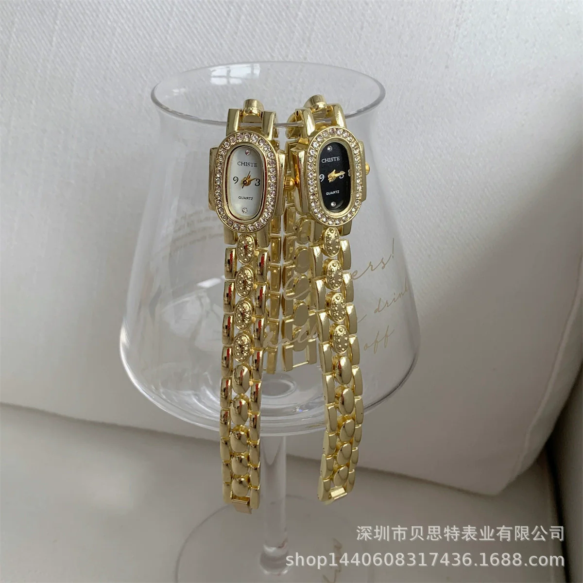 Women's Oval Alloy Bracelet Watch With Diamondencrusted Antique And Fashion Style - Image 4