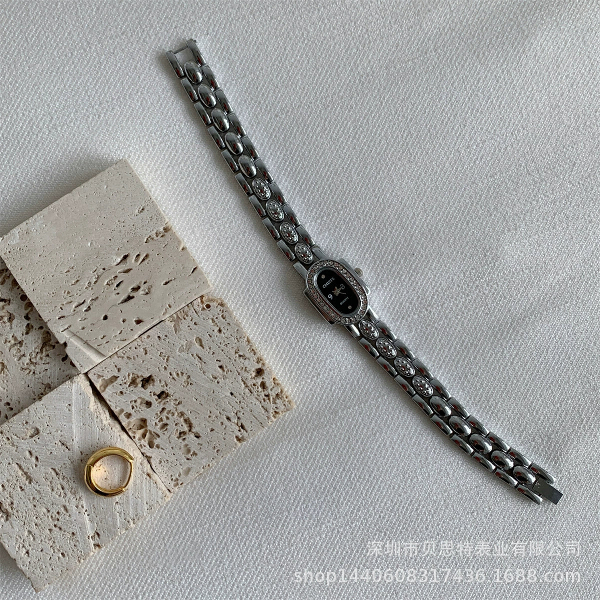 Women's Oval Alloy Bracelet Watch With Diamondencrusted Antique And Fashion Style - Image 7