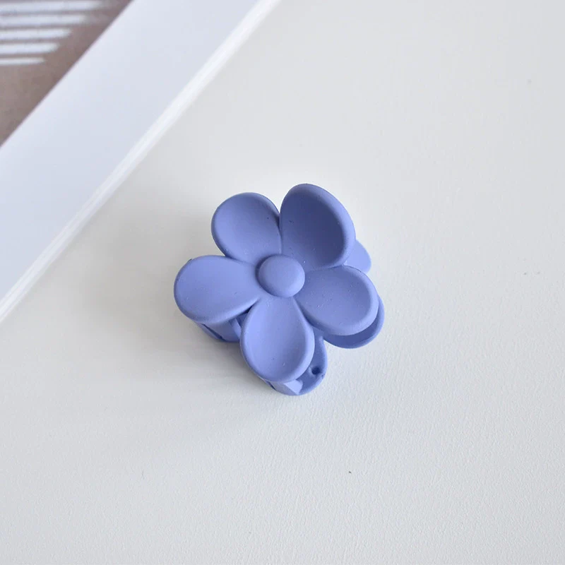 Women's Plastic And Resin Handmade Floral Hair Accessories Flower Grab Clip - Image 14
