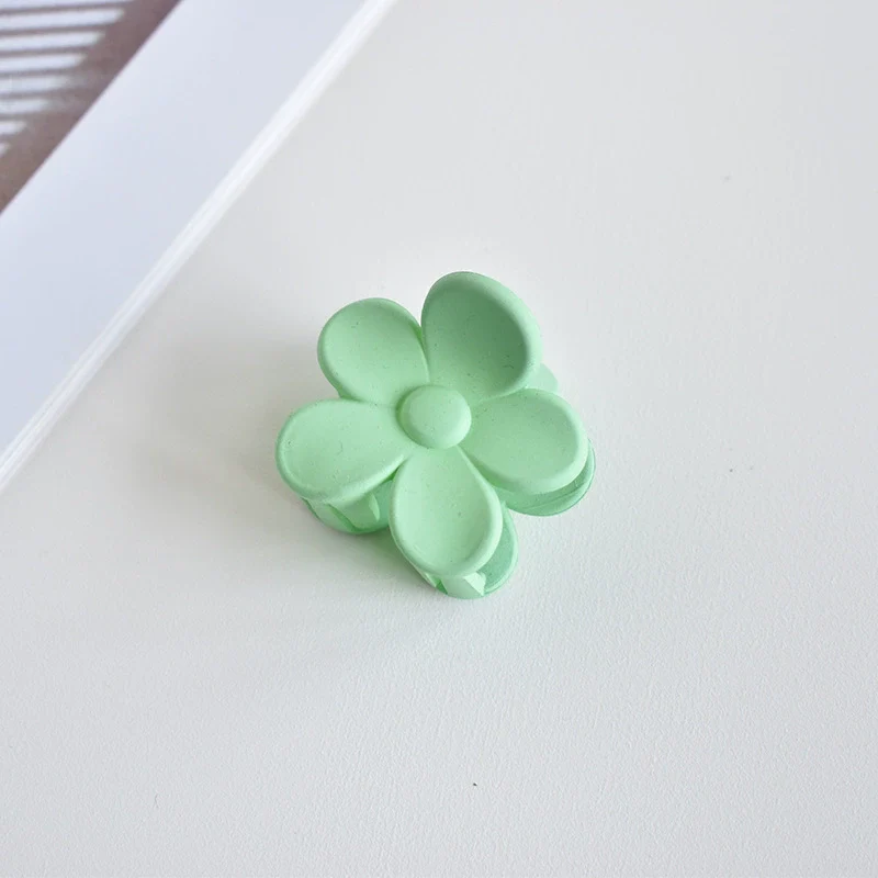 Women's Plastic And Resin Handmade Floral Hair Accessories Flower Grab Clip - Image 15