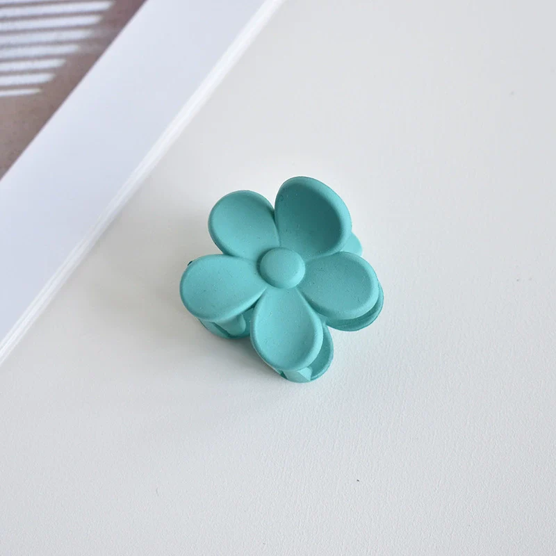 Women's Plastic And Resin Handmade Floral Hair Accessories Flower Grab Clip - Image 16