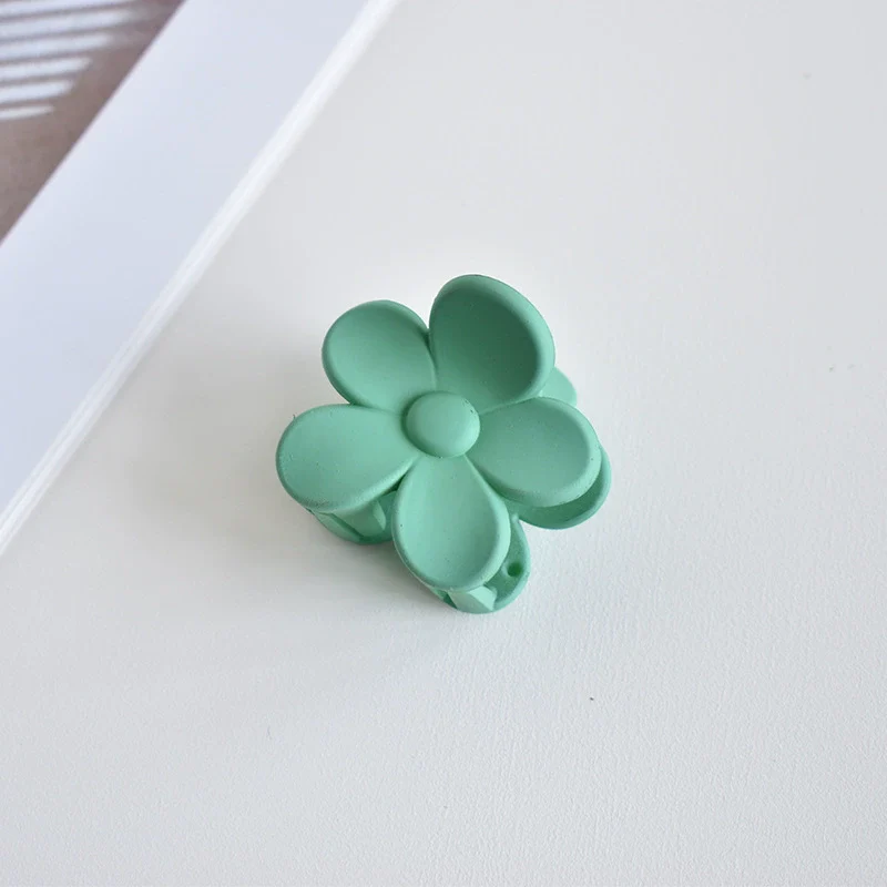 Women's Plastic And Resin Handmade Floral Hair Accessories Flower Grab Clip - Image 17