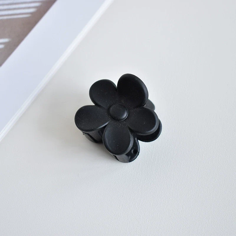 Women's Plastic And Resin Handmade Floral Hair Accessories Flower Grab Clip - Image 8