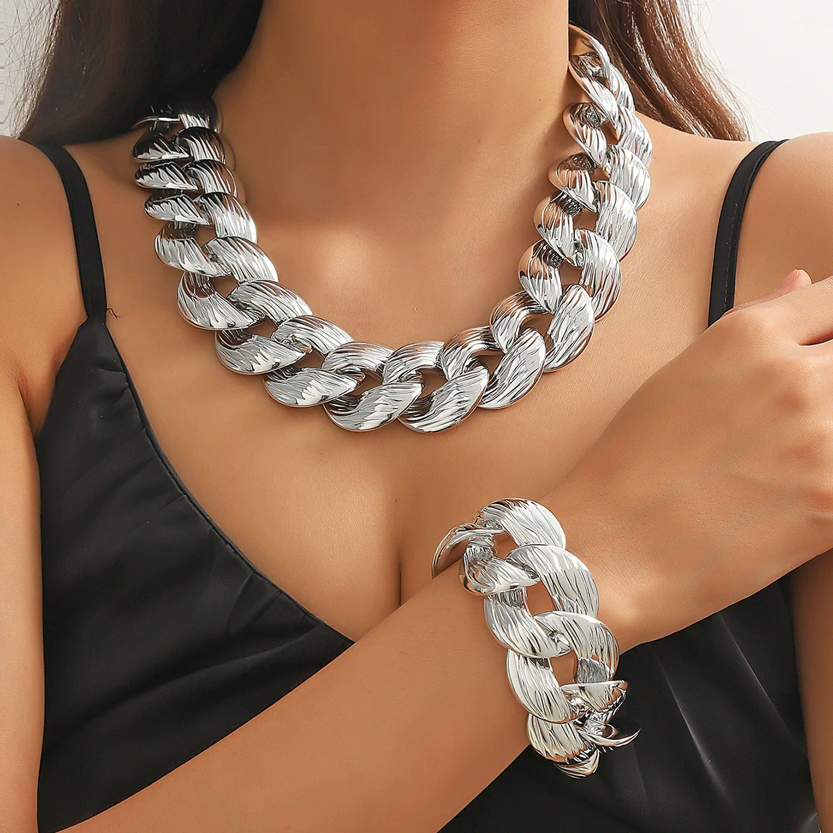 Women's Punk Style Acrylic Plastic Resin Necklace With Ushape Geometric Pattern And Electroplating Treatment - Image 2